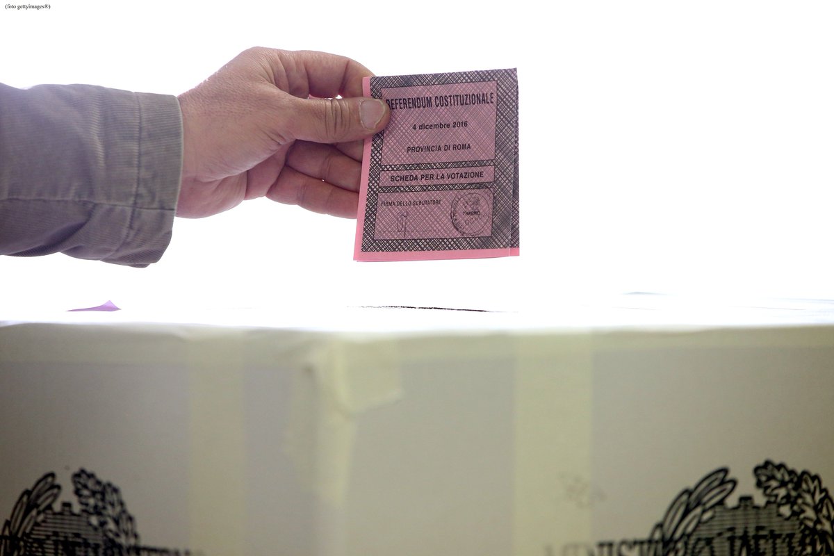 SkyTG24's tweet photo. #UltimOra #Referendum, alle 19 affluenza al 57,24% #Canale50 https://t.co/JyQT9ybAWd https://t.co/lTzDOjuLDL