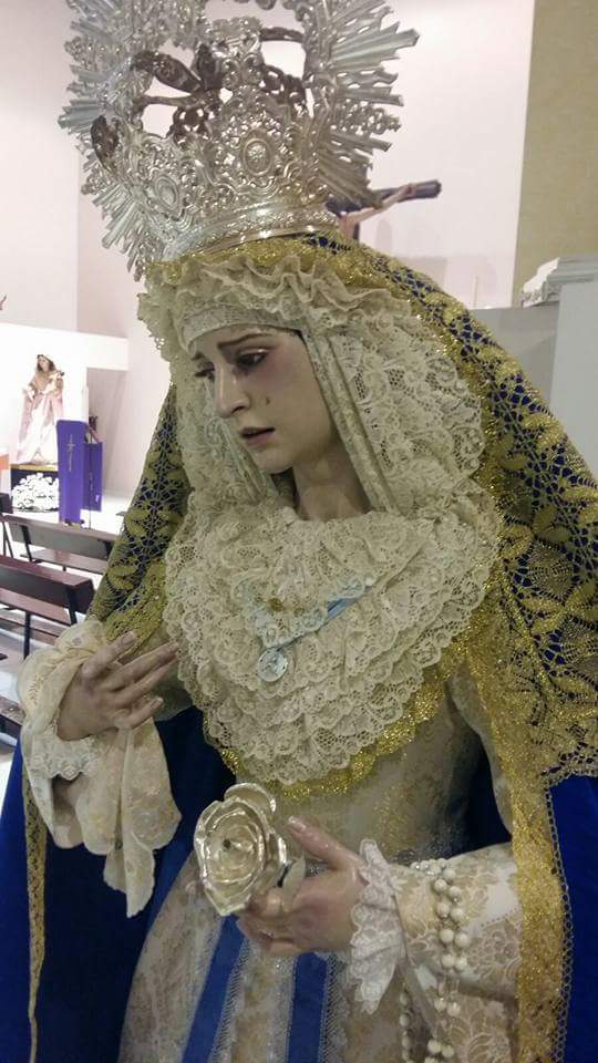 hermandad_sed's tweet photo. Así luce María Santísima del Amparo, ataviada para la Solemnidad de la Inmaculada Concepción. https://t.co/5otyAYK9WX