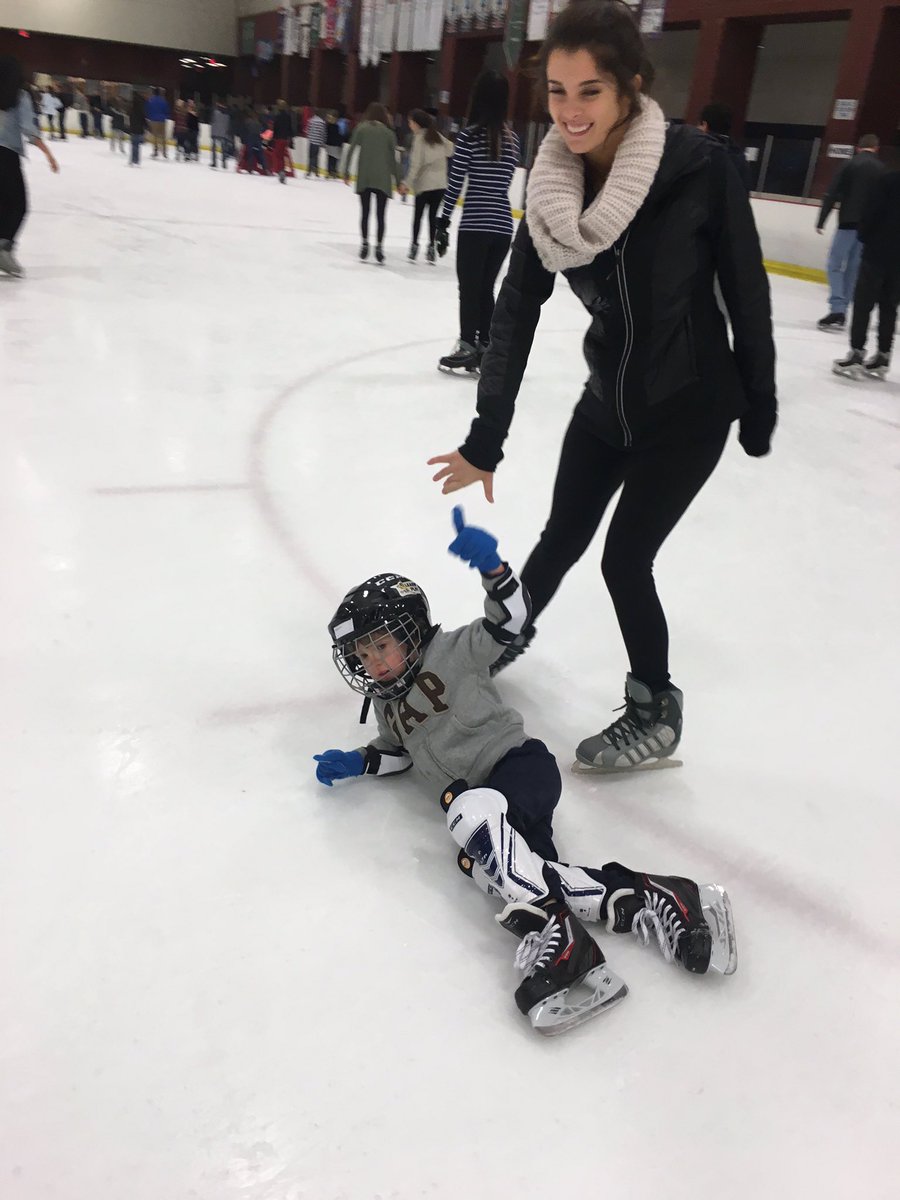 alena_roney's tweet photo. When you're positive about your life falling apart https://t.co/a60avjYA7E