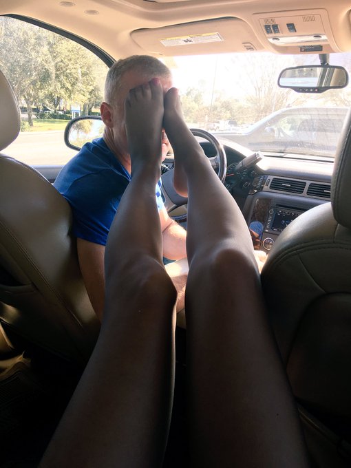 2 pic. My chauffeur is scarred for life #GoddessLife he's a lucky bitch #pantyhose #cigburns https://t