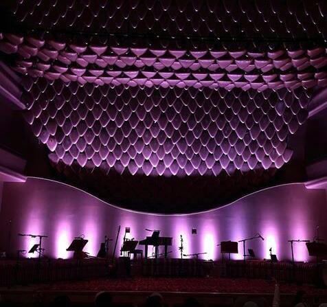 Naja7SyQ's tweet photo. My favorite color! such beautiful lighting 😍
really amazing venue! #SYLiveInKuwait2016 @SamiYusuf https://t.co/AiGwceMhiJ