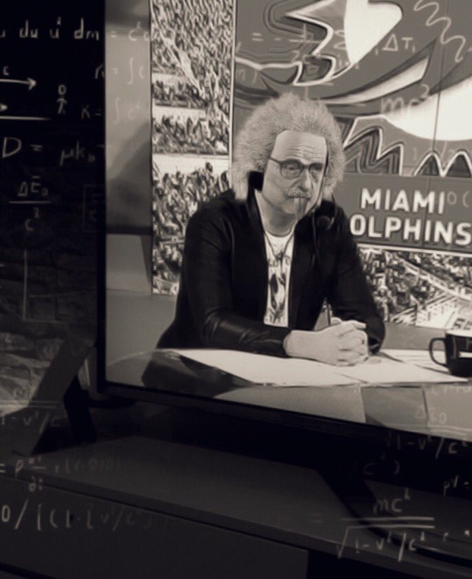 gends04's tweet photo. Buschii, Mann der Zahlen ! Grüße an laurin und co !
#ranNFLsuechtig #rannfl #football #pro7maxx #buschii https://t.co/4p28tpFxtI