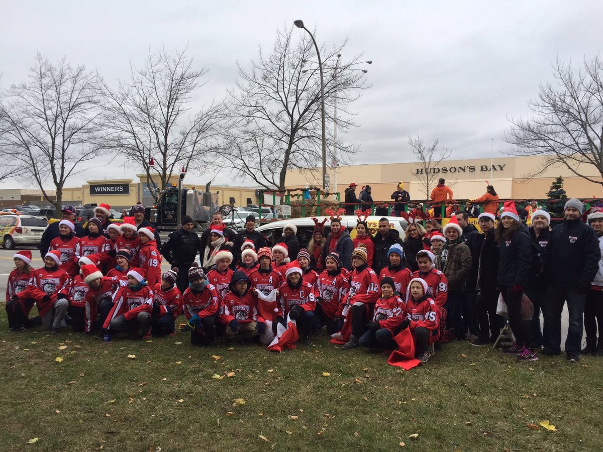 HaltonPolice's tweet photo. We are coming for your toys Burlington @cityburlington Santa Claus Parade #toysfortots #thankyouBurlington ^jd https://t.co/av0Dy24dXH