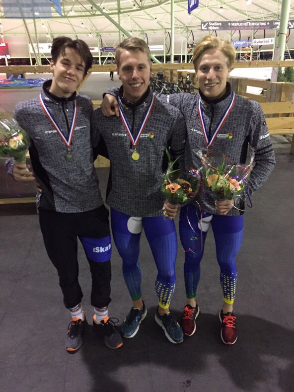 Podiumplaatsen in Enschede voor schaatsers <a href="/stvlekstreek/">stvlekstreek</a> @jessejonstam en <a href="/JoostvDob/">Joost v. Dobbenburgh</a> op NK Sprint Jun. Foto: iSkate #schaatsen #stvlekstreek