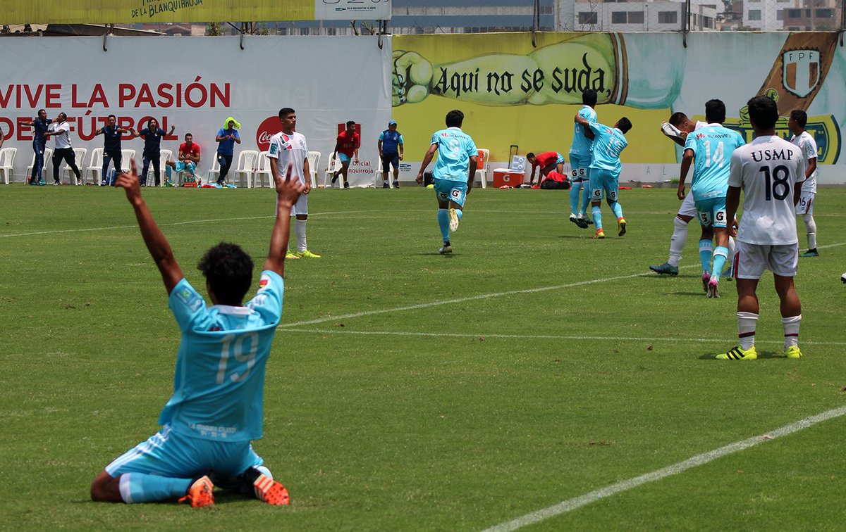 ClubSCristal's tweet photo. Galería de fotos #SportingCristal campeón de la #CopaModeloCentenario https://t.co/EkbqH4vY3B https://t.co/cDulXxoRmJ