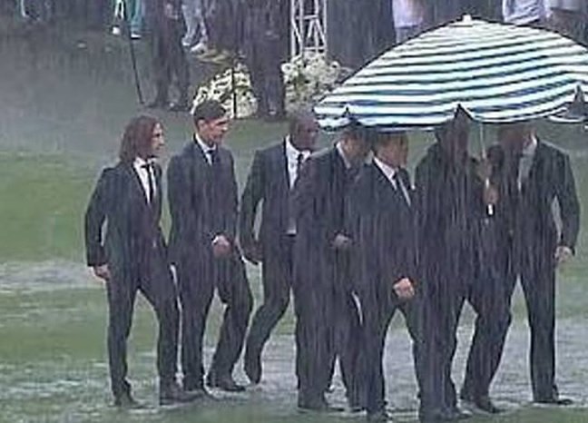 MotivacionesF's tweet image. Carles Puyol no asistió al clásico porque estuvo en el funeral de los héroes de Chapecoense ¡GRANDE!