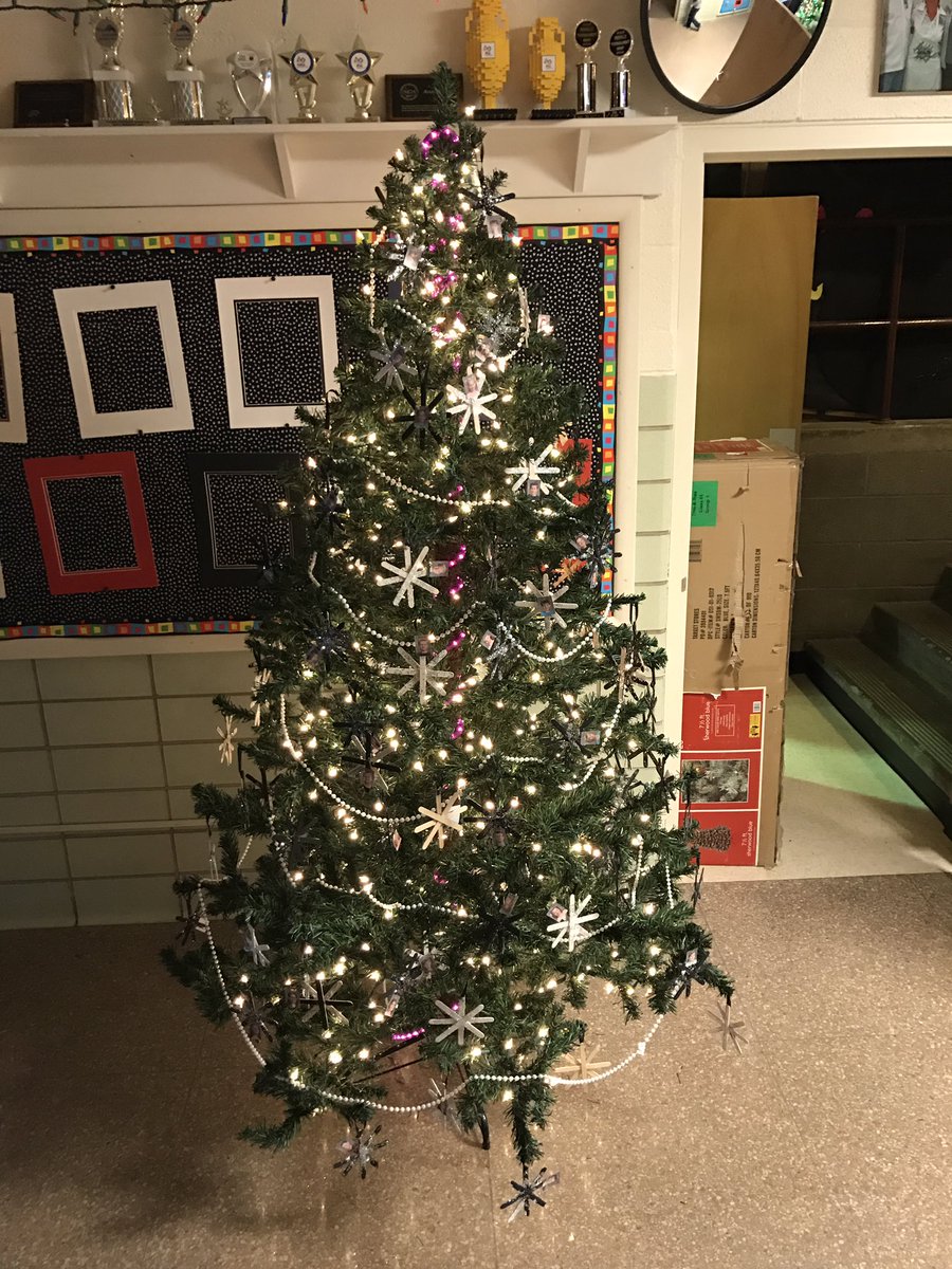 Pineview_Elem's tweet photo. Pineviews house trees! #housework #housetrees #go639 https://t.co/WjupvUXzrU