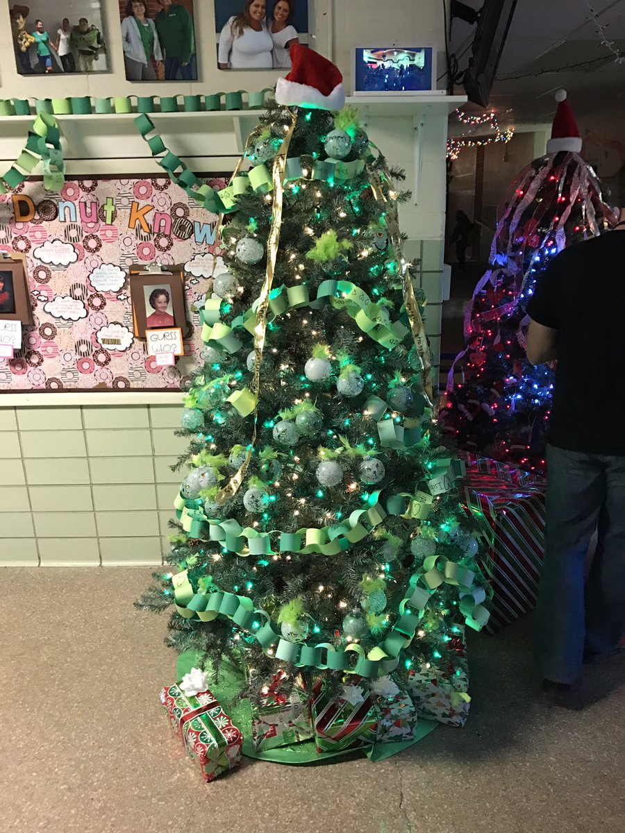 Pineview_Elem's tweet photo. Pineviews house trees! #housework #housetrees #go639 https://t.co/WjupvUXzrU
