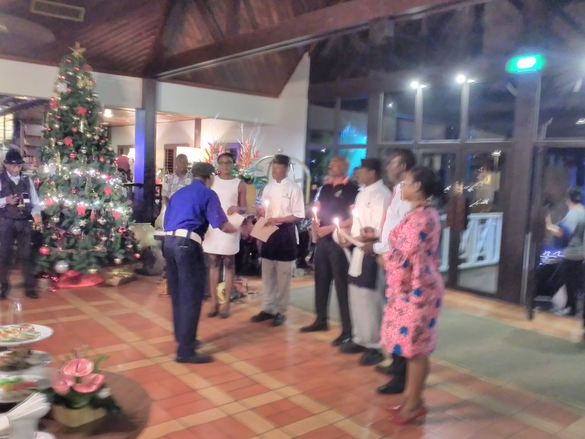 VoyagesAfriq's tweet photo. The evergreen Winneba Youth Choir treating patrons to wonderful melodies @LabadiBeach at the Christmas Tree Lighting.@kojofabio @thePOE_T https://t.co/7s6OlpWopP