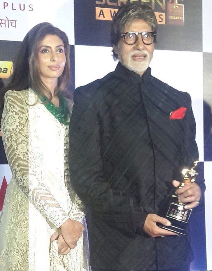 NadkarAmit's tweet image. @SrBachchan &quot;Because Daughters are special &quot; Amitji dedicate his #StarScreenBestActor Award to his beloved daughter @earth2angel