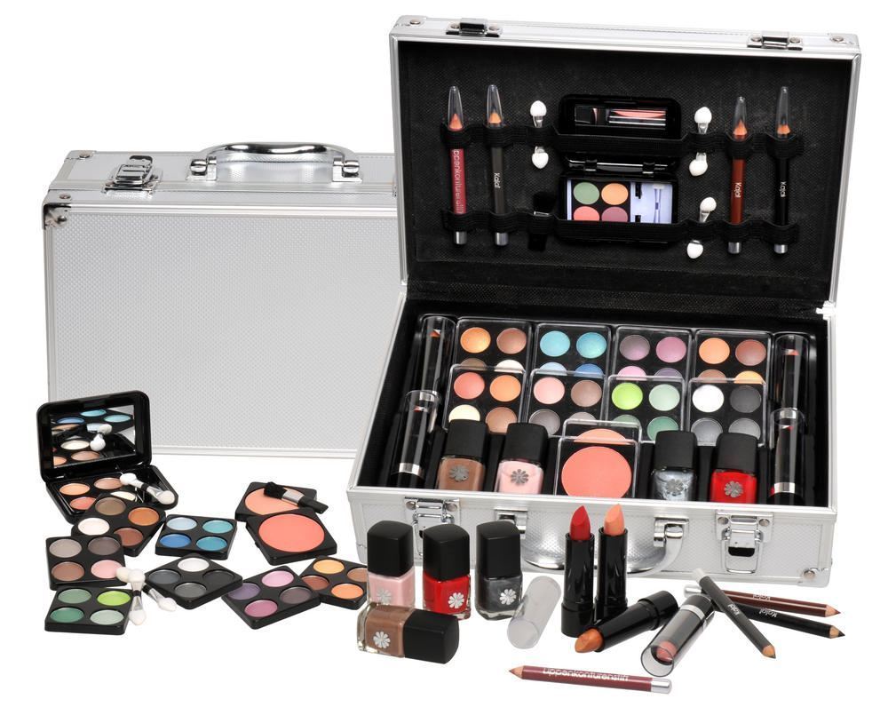 dhaspraytan's tweet photo. 52 Piece make-Up Vanity Case *Christmas Special Deal*  https://t.co/4oX2jkg7Yo https://t.co/GCPTfpTAMi