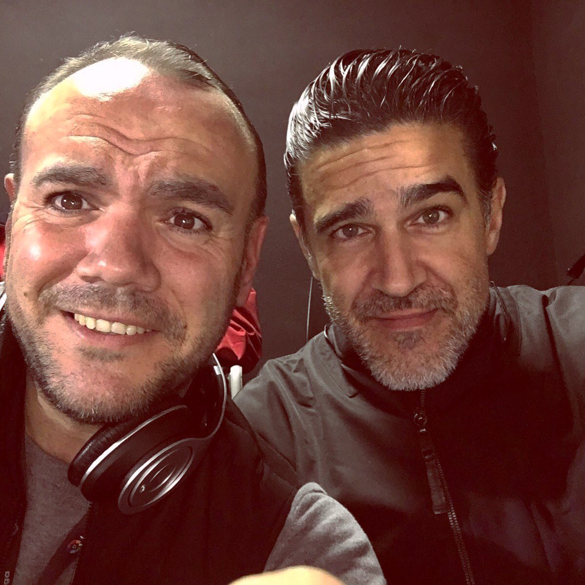 preparados, en el 89.0 FM mi primo <a href="/Jordi_gosalvez/">Jordi Gosálvez</a> y yo con <a href="/angelrm110/">Ángel Romero Melle</a> y Manolo Macià para contaré el <a href="/valenciacf/">Valencia CF</a> <a href="/MalagaCF/">Málaga CF</a> desde las 20:15
