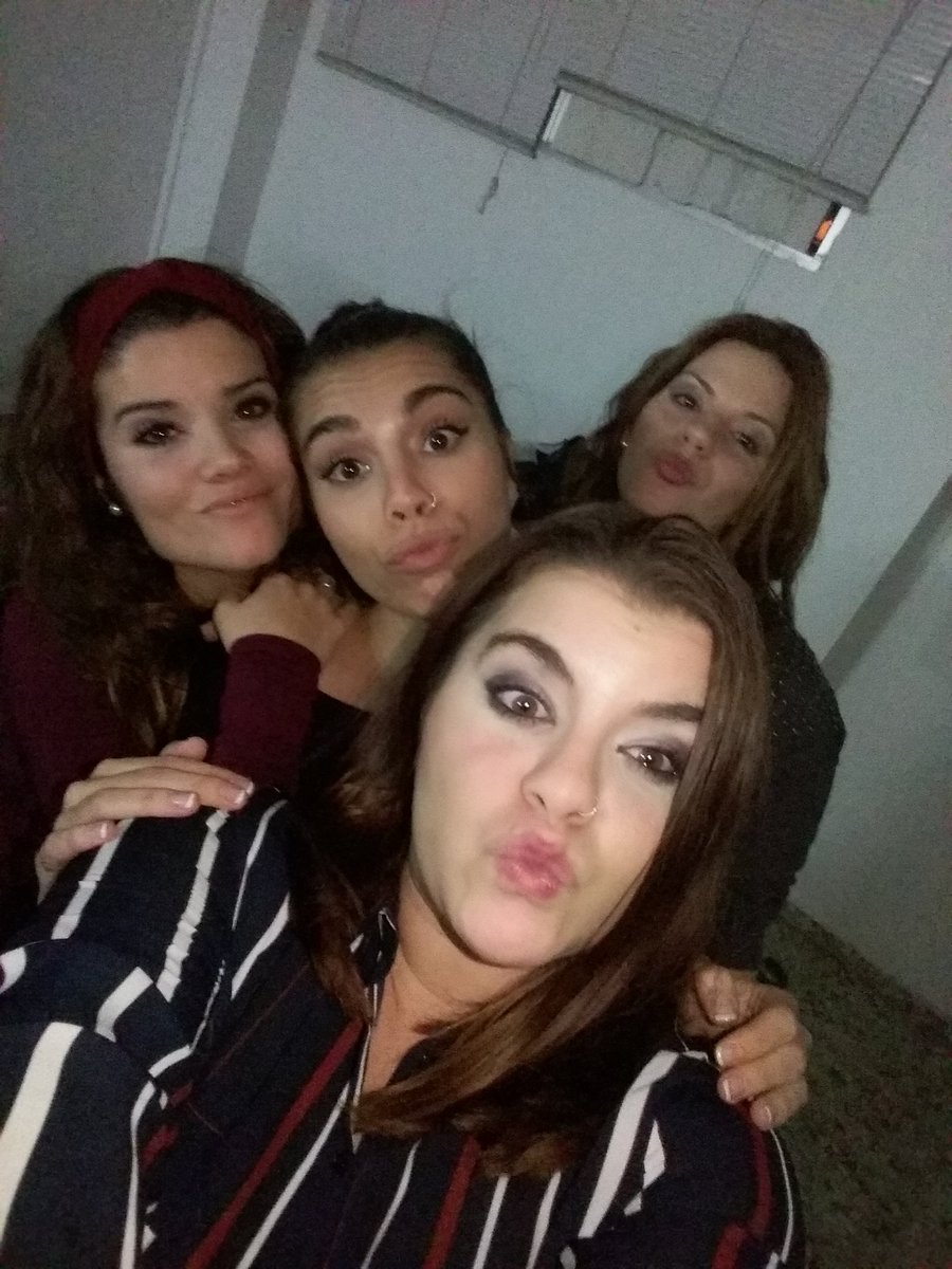 LorienteNerea's tweet photo. Estoy en un punto Que a todo me apunto jajajajaja ✌ #cumpleLaura https://t.co/rIxUsC4iHM