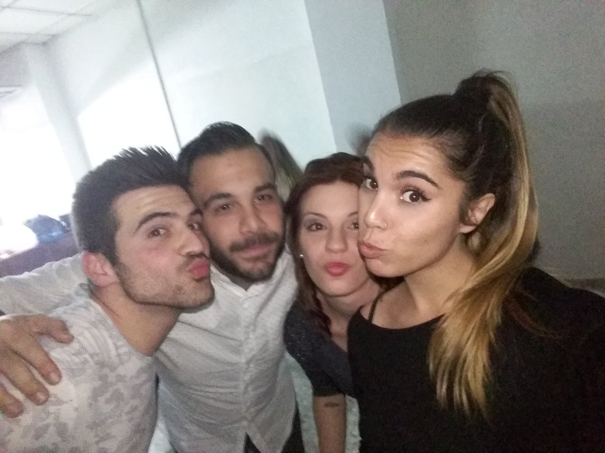 LorienteNerea's tweet photo. Estoy en un punto Que a todo me apunto jajajajaja ✌ #cumpleLaura https://t.co/rIxUsC4iHM