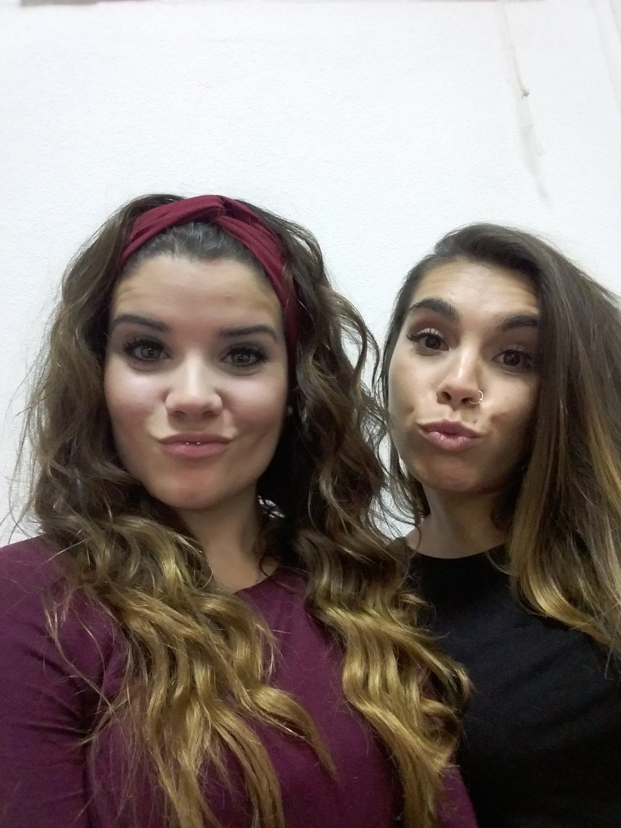 LorienteNerea's tweet photo. Estoy en un punto Que a todo me apunto jajajajaja ✌ #cumpleLaura https://t.co/rIxUsC4iHM