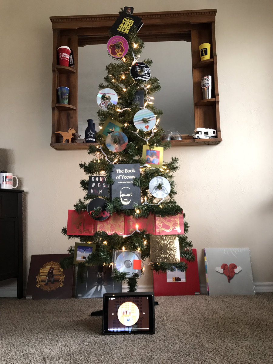 kdsands84's tweet photo. #treezus #christmasingarland @teamkanyedaily.1
@kanyewest_daily
@kanyewest
@kanye
@GOD https://t.co/7O7iI67hCq