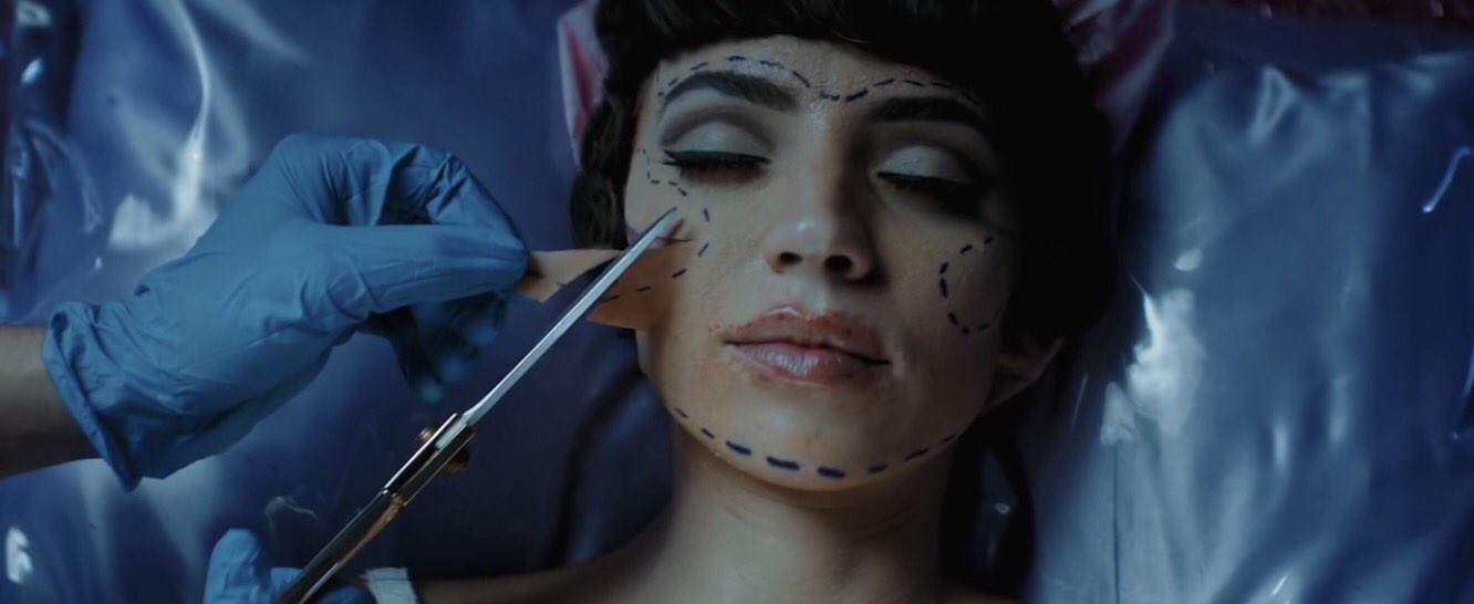 Melanie Martinez Mrs Potato Head Deutsch