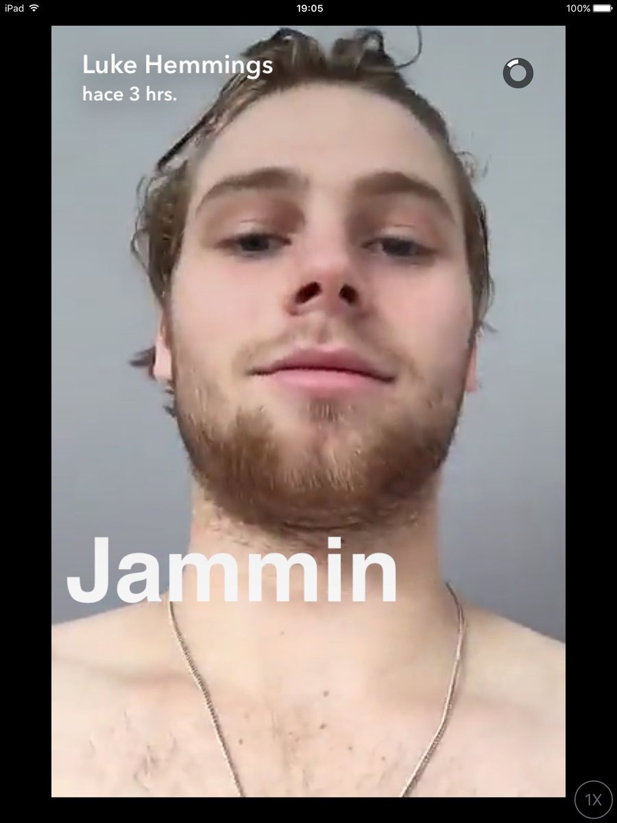 GabyHdz18_11's tweet photo. @5SOS @Luke5SOS #5SOS #5SOSFam #5sos5years Luke en Snapchat 👻 😍😍😍 https://t.co/48VHEICryT