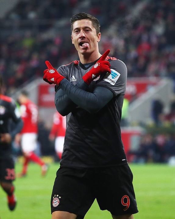 YESSISG16's tweet photo. @lewy_official what that tongue do? 🤔🙊😂😭#inappropriatetweets https://t.co/A4DnKCUWPo