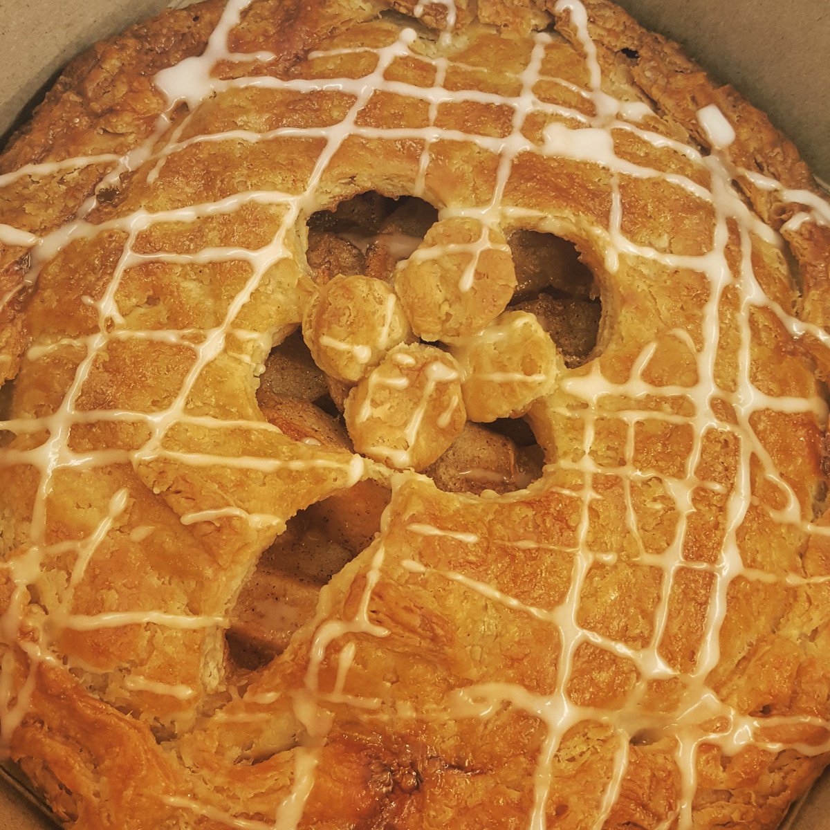 bellamiassweets's tweet photo. Rustic Apple Pie
#apple #pie #applepie
#rustic #pastrydelights #pastries #pastrylife #flaky #sugardrizzle https://t.co/42MrJ2J11Z