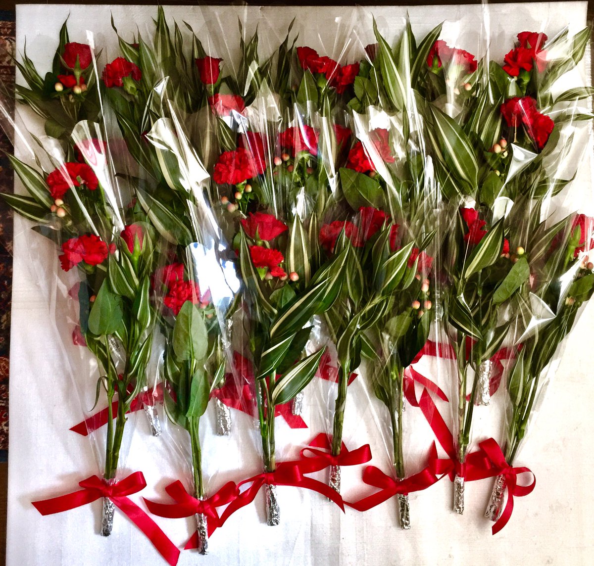 怜 No Twitter この花束を使ってステージ装花を現場制作します 私のクライアントさんの中で一番時間がタイトなスケジュール 制作時間15分弱 段取り勝負です 喜んで頂ける作品になりますように ステージ 花 発表会 Flower 石川光翠 草月流 いけばな 装花 怜 No Twitter この花束を使ってステージ装花を現場制作します 私のクライアントさんの中で一番時間がタイトなスケジュール 制作時間15分弱 段取り勝負です 喜んで頂ける作品になりますように ステージ 花 発表会 Flower 石川光翠 草月流 いけばな 装花