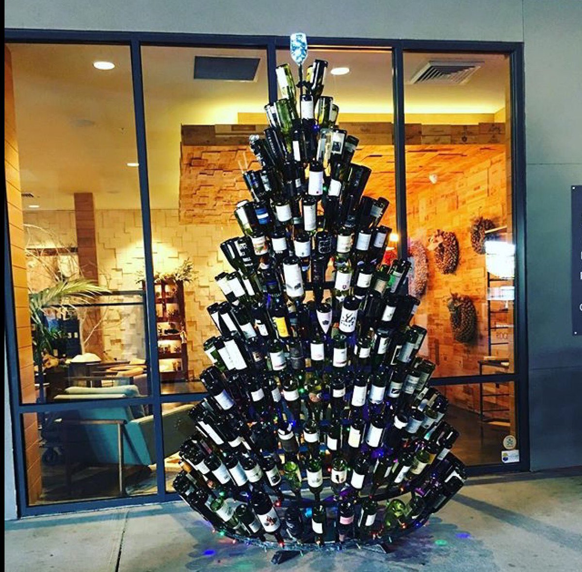 DemiCassiani's tweet photo. The @EpicureanHotel in #Tampa #Florida certainly know how to get into the #Christmas spirit | #wine #travel @winewankers @MrScottEddy https://t.co/5hNqecl2AX