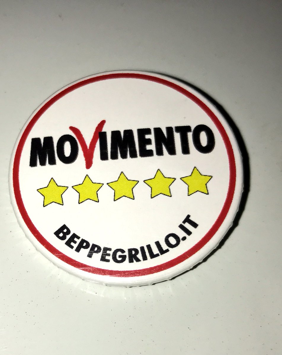 Cap_ultimo89's tweet photo. Oggi il mio pensiero va a Casaleggio che ha messo in piedi una squadra di ragazzi che danno l'anima per le proprie idee.@ale_dibattista ❤️ https://t.co/SAuf0wUk8d