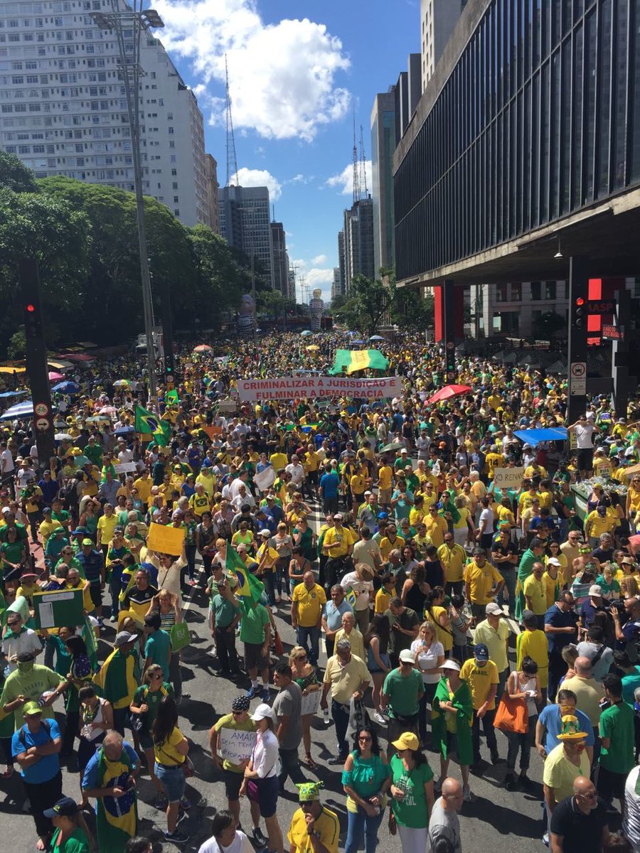 rosangela_bolze's tweet photo. RENAN NA CADEIA @SenadoFederal 
FORA @DepRodrigoMaia 
DESTITUIÇÃO CANALHA REQUIÃO @PMDB_Nacional RELATORIA #NaoPLS280
COMISSÃO ÉTICA JÁ! https://t.co/CwS98ssRjf