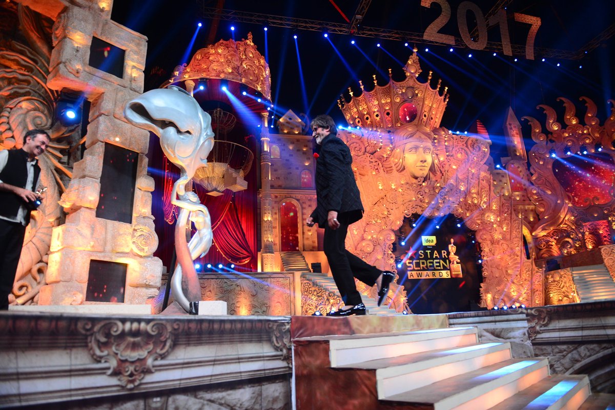 SrBachchan's tweet image. T 2461 - 2 days of wedding in Goa .. fly into Mumbai .. to Screen Awards .. and the recognition for PINK .. so humbled !