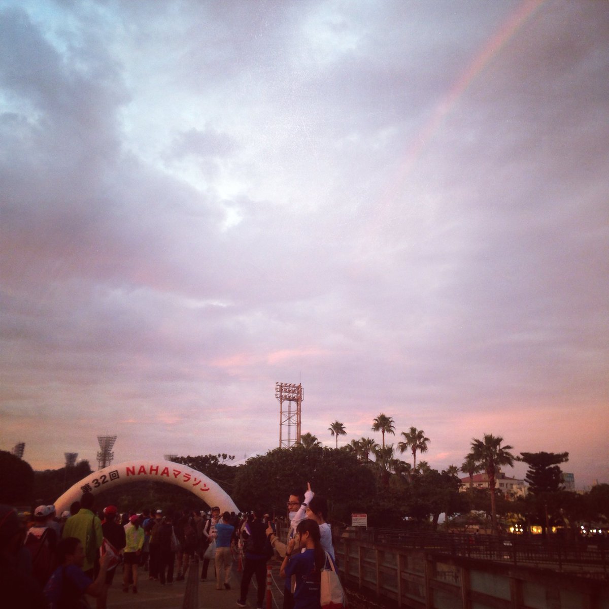 BlueBettys's tweet photo. スタート前に虹🌈
いい事ありそ〜💕
#那覇マラソン https://t.co/cme6B7Xv9u