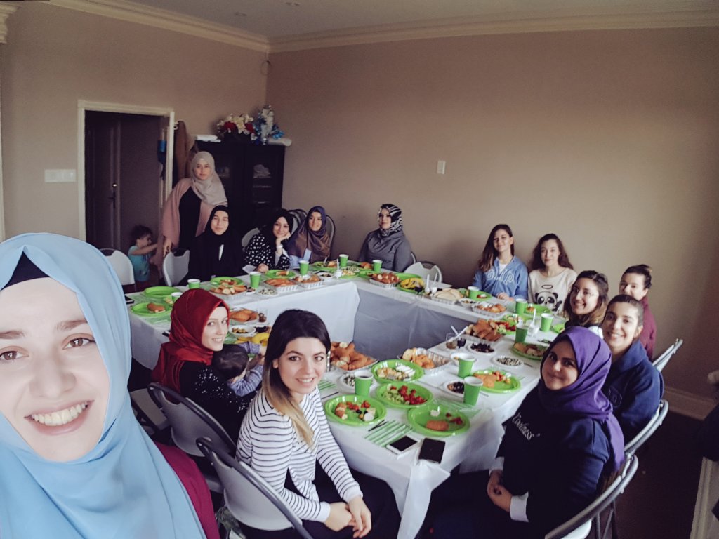 KagevCayef's tweet photo. Toronto'da okuyan universiteli arkadaslarimiza geldikleri icin tesekkur ederiz =) https://t.co/WXf7ULeeMO