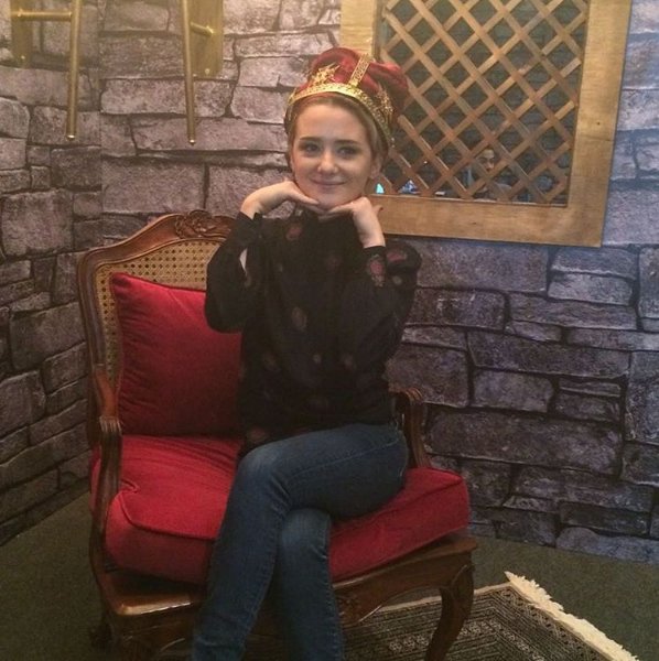 FallenBrasil's tweet photo. Addison sendo um amorzinho na Comic Con Experience #FallenNaCCXP https://t.co/rfRFdeQcHL
