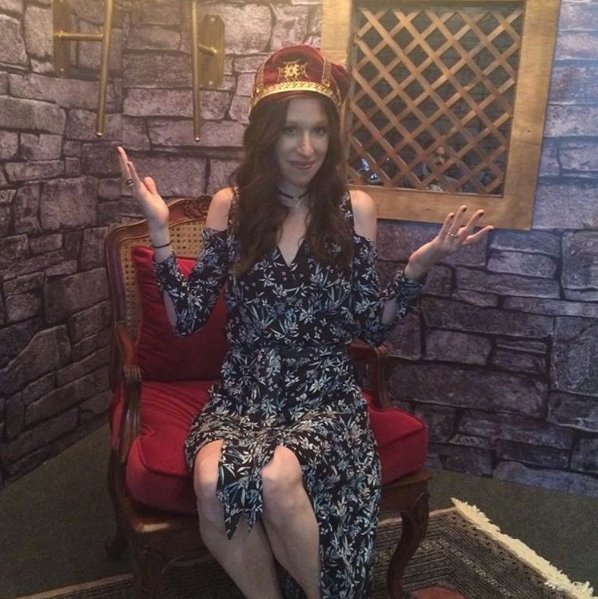 FallenBrasil's tweet photo. RAINHA MESMO! Lauren na Comic Con Experience. #FallenNaCCXP https://t.co/KFZ5R6Mqml