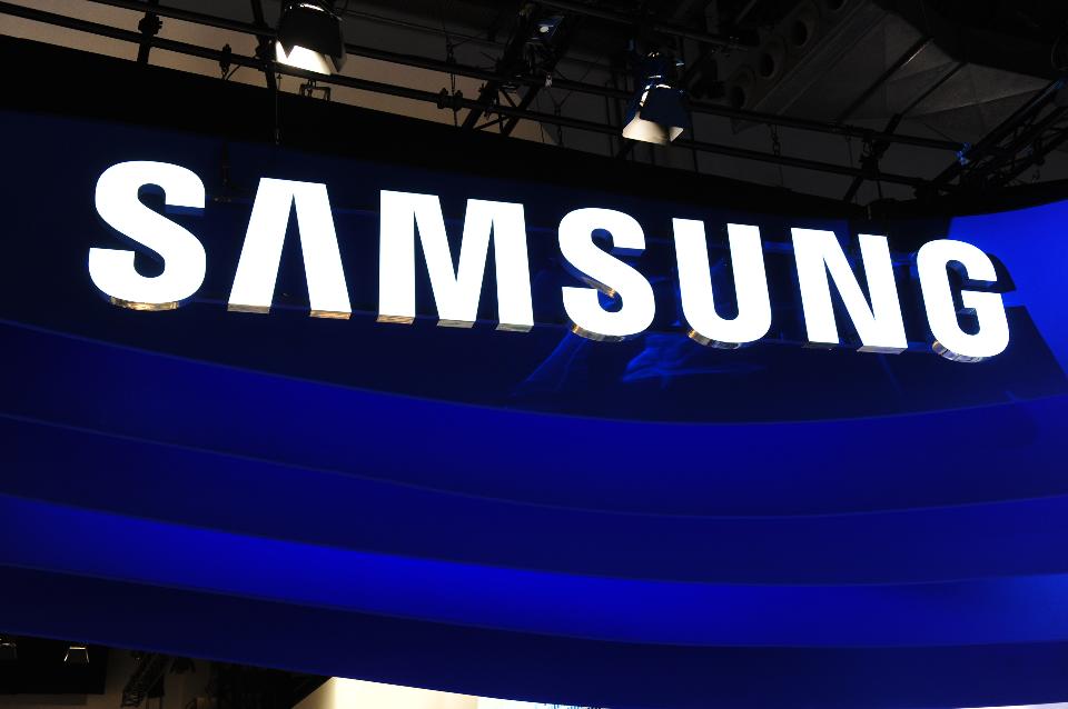 ForbesTech's tweet image. Samsung could release a foldable smartphone as early as next year on.forbes.com/60128J5ar