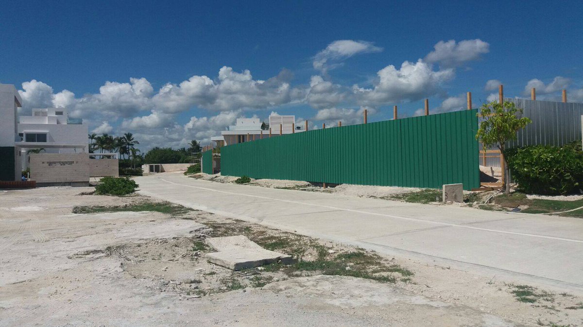 VillasMarinacc's tweet photo. Ya iniciamos la construcción de 6 nuevas villas de #Ocean21, entrega verano 2017. #CapCana #VillasMarinas https://t.co/F4kQ703hlW