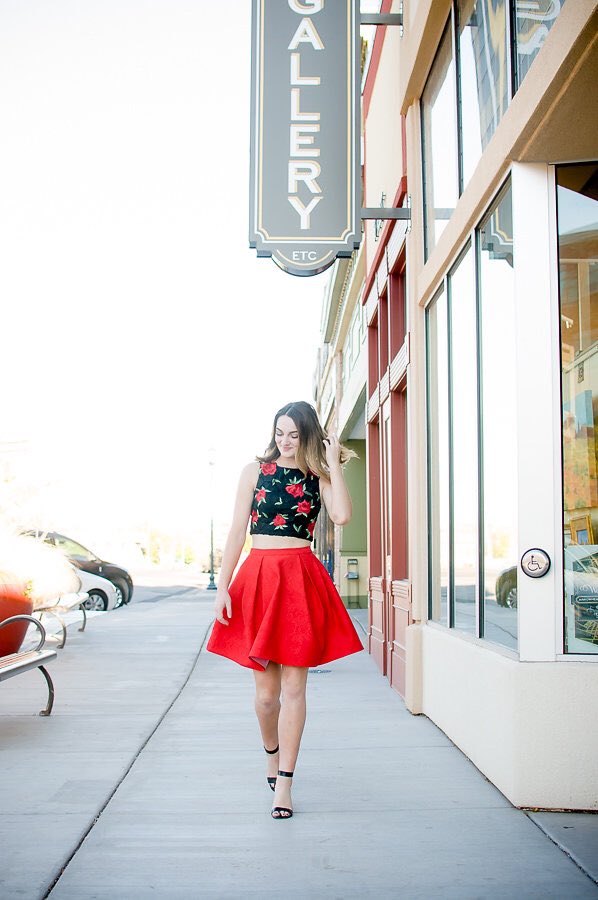 itsSIERRAAAAAAA's tweet photo. senior pictures💃🏻🌹 https://t.co/AKkHw9zfYF