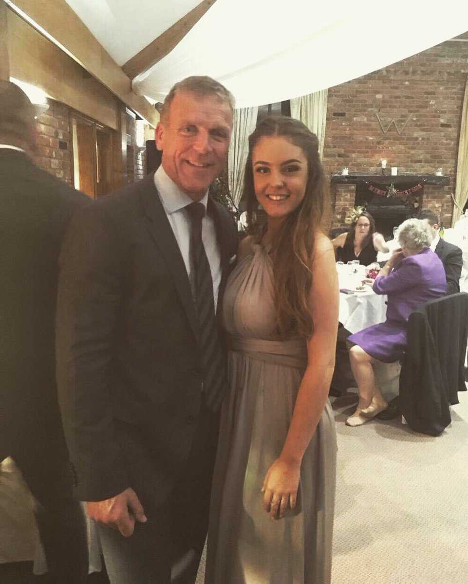 jessbarnesx's tweet photo. Lovely meeting you @StewieCricket !! Thanks for a sickkk wedding Stu B X https://t.co/ldae5qhScP