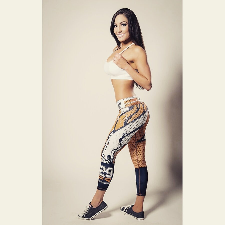 FitBama's tweet photo. Go Broncos! 🏈 🐎   #gobroncos #denverbroncos #denver #colorado #fitfam #fitness #motivation #fitspiration #iifym #iifymgirls #girlswholift https://t.co/QWNCeJg8lk