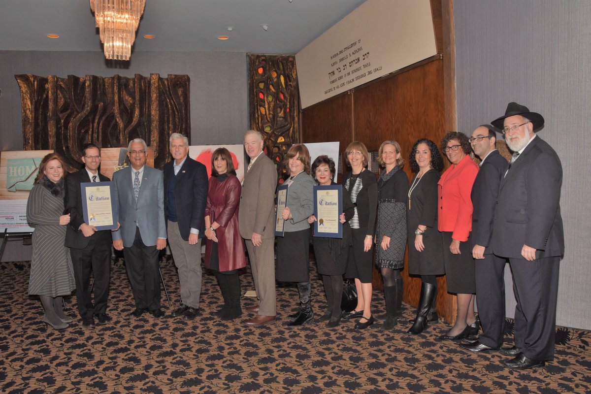 AnthonyJSantino's tweet photo. .@HempsteadTown neighbors came together to support #ShalomTaskForce's mission: promote healthy marriages &amp; eliminate domestic violence https://t.co/AuIqF5Ntei