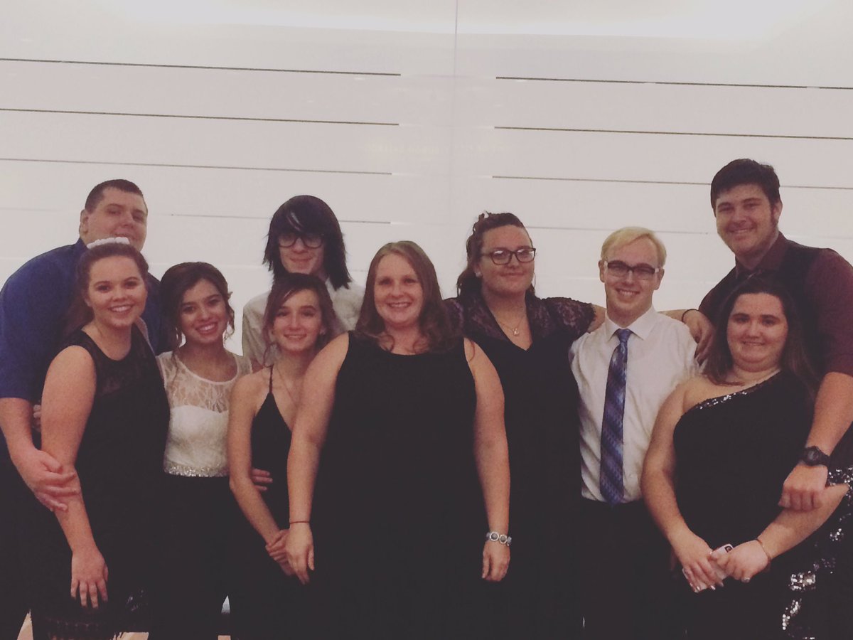 cmics97's tweet photo. They make my world spin around #semi2016 #allderdiceclassof17 #seniors #tgod https://t.co/qTycd5CKbs