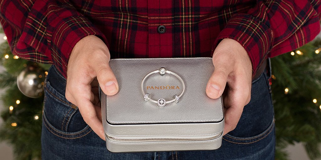 PANDORA_NA's tweet image. This holiday season find the perfect gift for the special women in your life with a little help from us! #TheJoyOfGiving