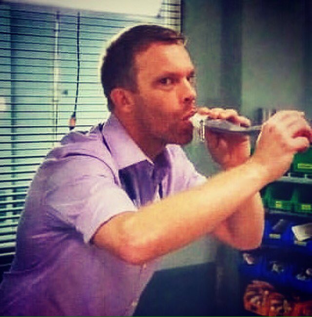 _WillBeckFans's tweet photo. Funniest guy ever. 😂 #Casualty @grinningsimp @HannahGraveney https://t.co/ajDxc9OkMF