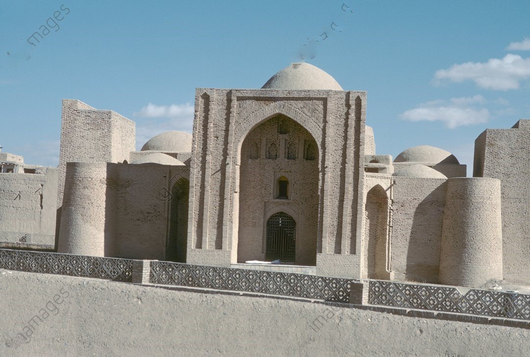 Bagh_eBabur's tweet photo. 15th cent. Tomb of Abdul Razzaq, son of the great #Uzbek astronomer &amp; polymath Ulugh Beg, Ghazni, #Afghanistan. https://t.co/wC4LNDJjHv