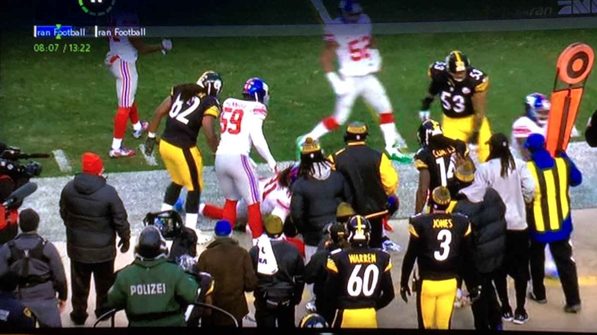 Whaaat??? Warum hat der Kameramann eine deutsche "Polizei"-Jacke an? <a href="/ransport/">ran</a> #rannfl <a href="/Icke41/">Icke Dommisch</a>