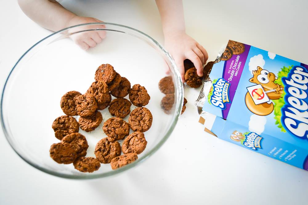 SkeeterNutFree's tweet photo. There is no such thing as too many double chocolate cookies. https://t.co/VxA6KiCNcw  #skeeternutfree https://t.co/8hapFpibxW