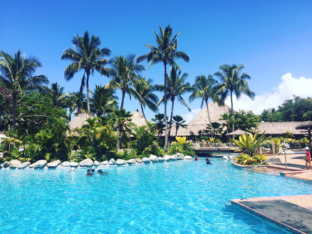 traveltalesblog's tweet photo. Bula! A magic way to start the week in paradise at The @OutriggerFiji! #outriggerresorts #fijinow #travel #fiji https://t.co/iIu86nkTyu