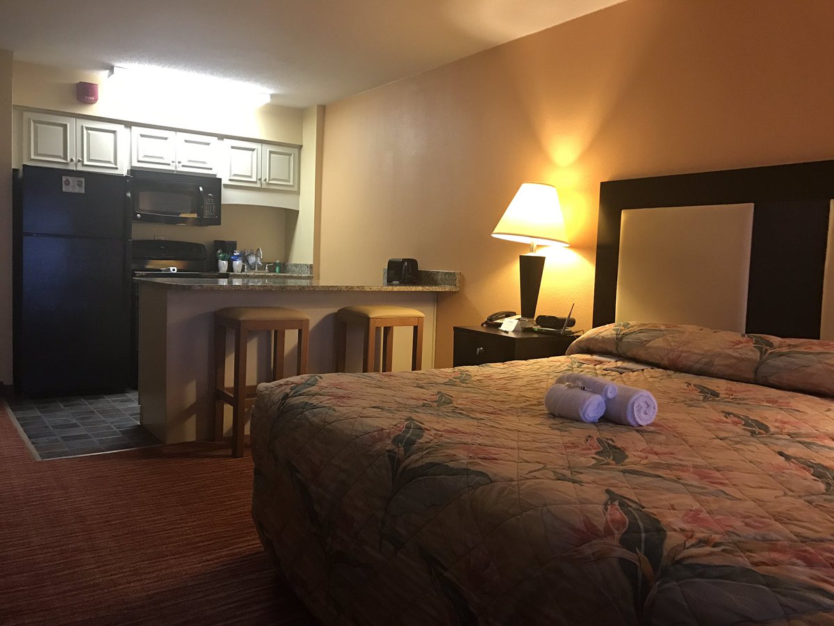 VickiMarie31's tweet photo. When a wrong is made right.
Much better room tonight @VacationMB 
#ontheocean
#15thfloor 
#landmarkresort https://t.co/FTN3jw4Xbf