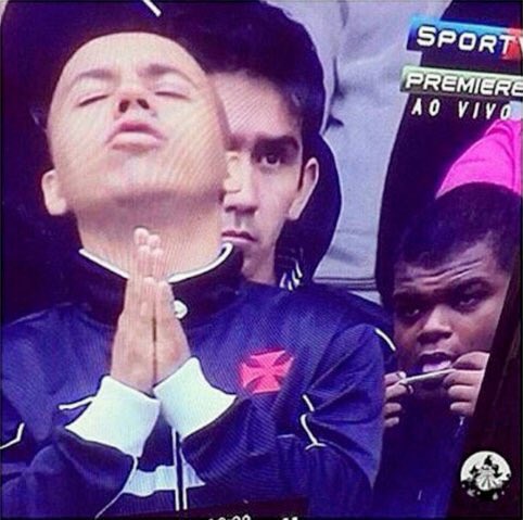 WORLDSTAR's tweet photo. Man on TV rollin a blunt at a game.. Iconic https://t.co/ZAeu4KWDOu