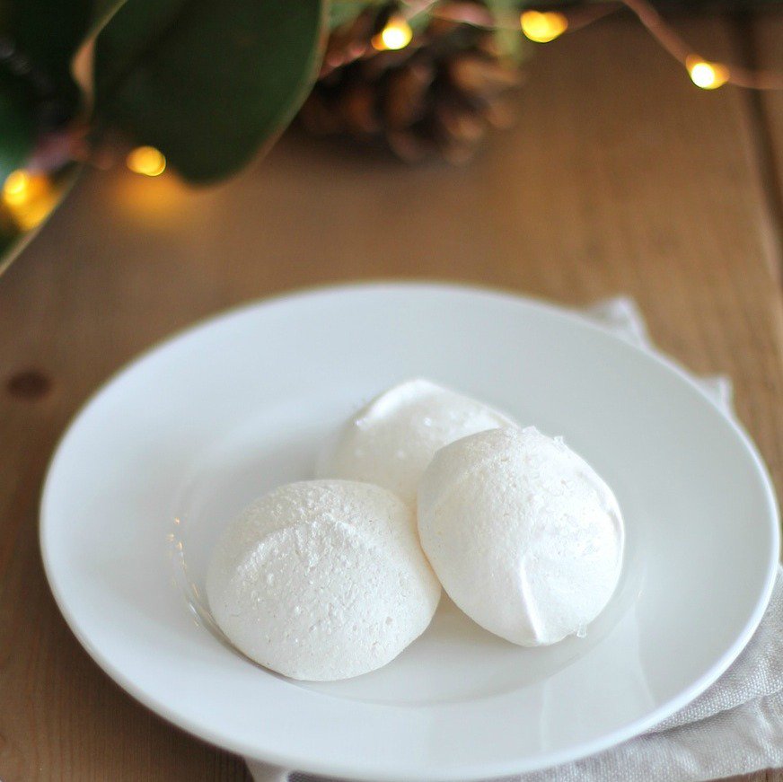 JulieBlanner's tweet photo. These pretty little Snowball Cookies have just 2 ingredients &amp; are gluten-free! Couldn't be simpler. https://t.co/XXGcCRvRWr https://t.co/JhuzBhEgMP