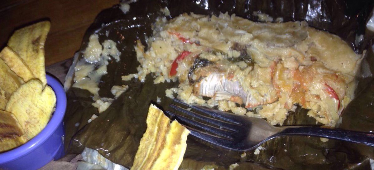 AlejandraGoines's tweet photo. Esta semana, mi amiga me llevo a un restaurante nicaragüense donde nos comimos unos 'nacatamales' y 'quesillos'. Estaban divinos. #2101fran https://t.co/id4sVXlE9q